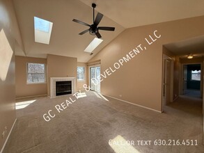 2878 Meadow Ln-Unit -Unit Z2 in Schaumburg, IL - Foto de edificio - Building Photo