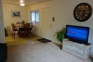 18431 Marquis Dr, Unit B in Twain Harte, CA - Building Photo