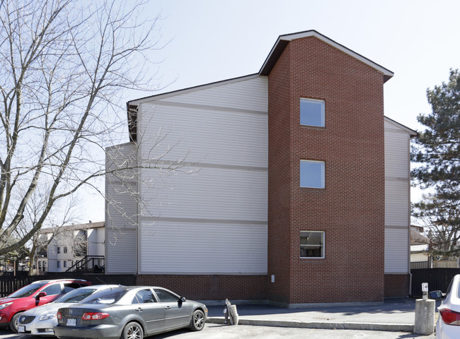 Terrasses Montfort in Ottawa, ON - Building Photo - Building Photo