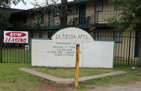 La Fiesta Apartments in Houston, TX - Foto de edificio - Building Photo