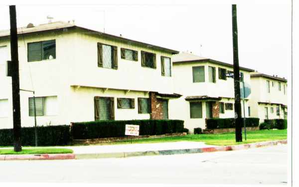 7352-7358 Vista Del Monte Ave in Van Nuys, CA - Building Photo - Building Photo