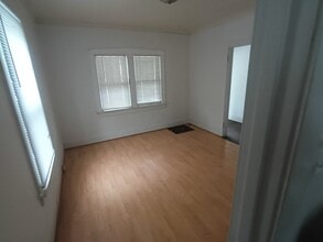 2010 N Ellis St in Peoria, IL - Building Photo - Building Photo