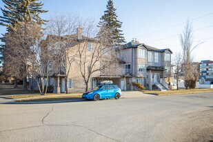 130 22 Av NW in Calgary, AB - Building Photo