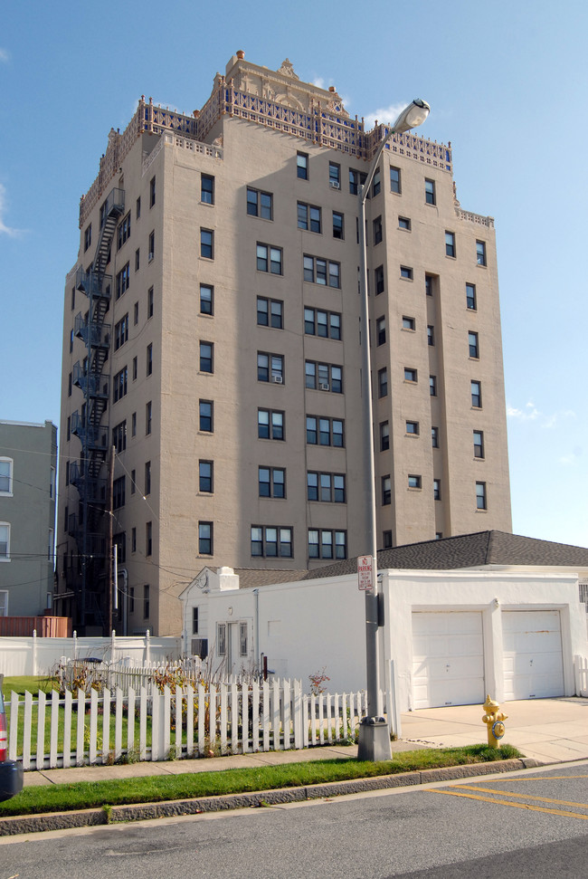 Riviera Apartments in Atlantic City, NJ - Building Photo - Building Photo