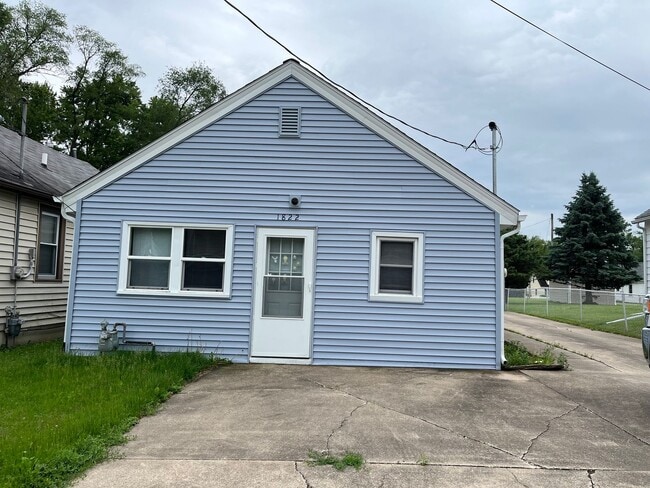 property at 1822-27 1/2 27 1/2 Ave