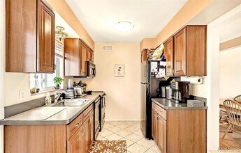 4822 Mansfield Ave in Royal Oak, MI - Building Photo - Building Photo
