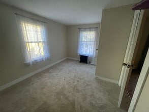 42 Fisher Hill Rd in Glastonbury, CT - Building Photo - Building Photo