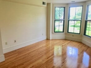 10 E Concord St in Boston, MA - Building Photo - Building Photo