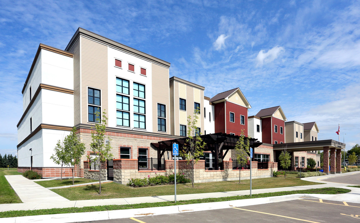 Dr. Turner Lodge in Fort Saskatchewan, AB - Building Photo