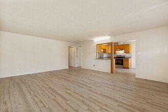 4740 Delridge Wy SW-Unit -Lower in Seattle, WA - Foto de edificio - Building Photo