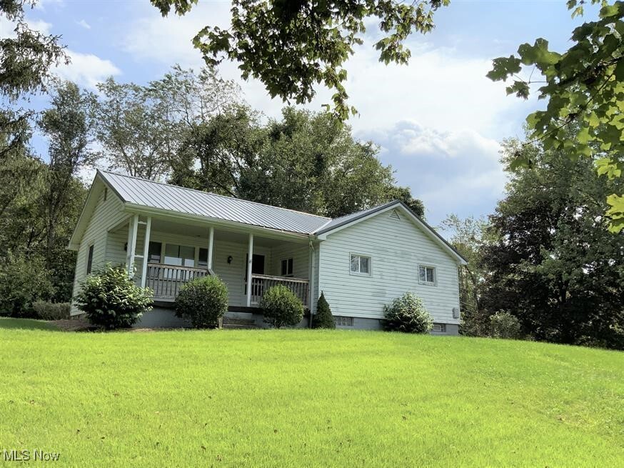 408 County Rd in Wintersville, OH - Building Photo