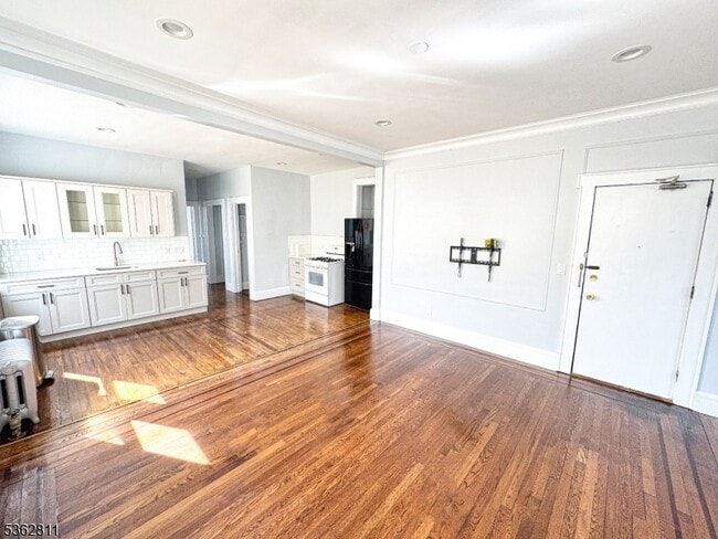 215 Alexander St in Newark, NJ - Building Photo - Building Photo