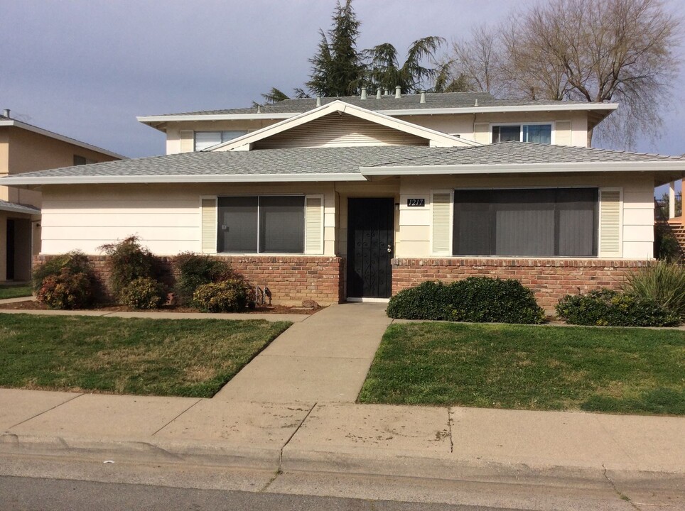 1217 Casita Dr in Yuba City, CA - Building Photo