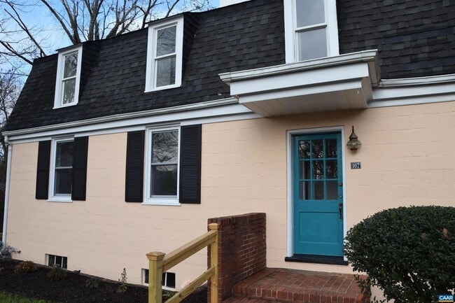 107 Harris Rd in Charlottesville, VA - Foto de edificio - Building Photo