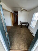 218 N Queen St, Unit 218-A in Shippensburg, PA - Foto de edificio - Building Photo