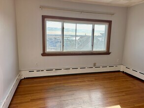 85 Gladstone St, Unit 3 in Boston, MA - Foto de edificio - Building Photo