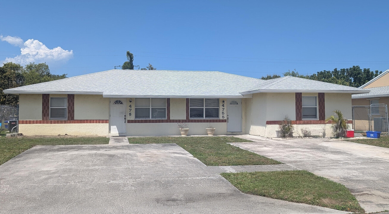 4755 Arthur St in Palm Beach Gardens, FL - Building Photo