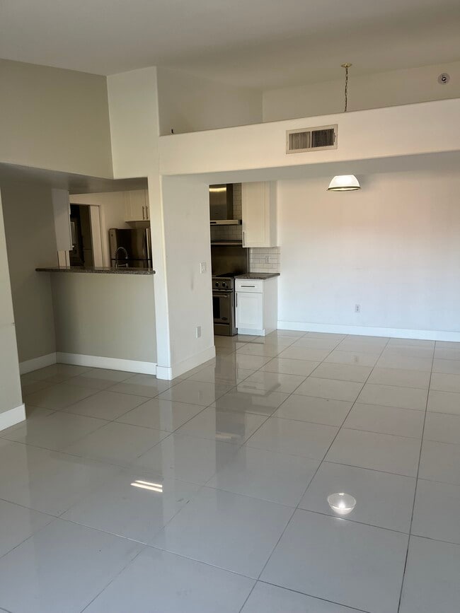 950 Seven Hills Dr, Unit 1622 in Henderson, NV - Foto de edificio - Building Photo