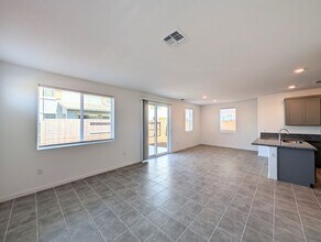 10001 Alpine Gold Wy in Sacramento, CA - Building Photo - Building Photo