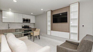 2252 N Clark St, Unit G in Chicago, IL - Building Photo - Building Photo