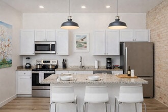 125 W Wisconsin Ave, Unit SI ID1318207P in Neenah, WI - Building Photo - Building Photo