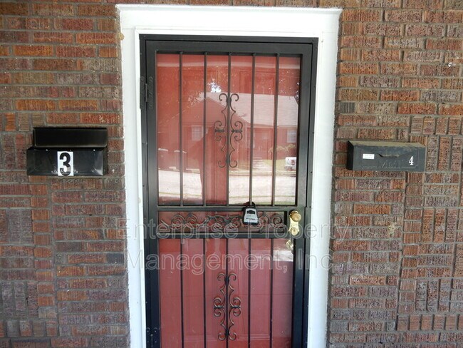 2360 Forest Ave in Memphis, TN - Building Photo - Building Photo