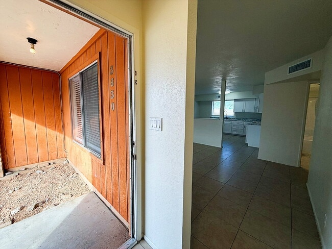 3630 E Beverly Ln in Phoenix, AZ - Building Photo - Building Photo