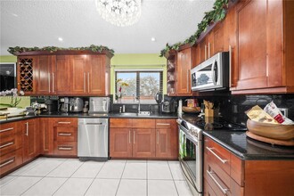 2481 Riverdale Dr N in Miramar, FL - Building Photo - Building Photo
