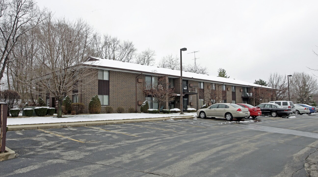 Windsor I, II, III in Pleasant Prairie, WI - Building Photo