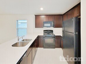 812 Odlozil Ln in Ennis, TX - Foto de edificio - Building Photo