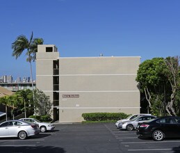 Sierra Gardens in Honolulu, HI - Foto de edificio - Building Photo