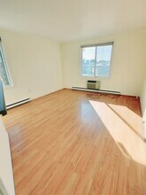 69 Cove Rd, Unit 18 in Stamford, CT - Foto de edificio - Building Photo