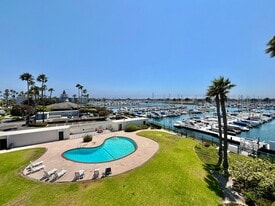 2901 Peninsula Rd in Oxnard, CA - Building Photo