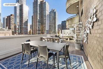 224 E 52nd St in New York, NY - Building Photo - Building Photo