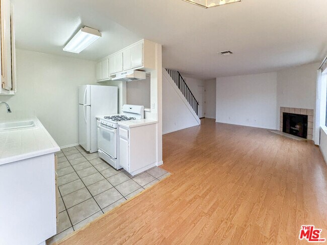 2490-2490 Purdue Ave in Los Angeles, CA - Building Photo - Building Photo