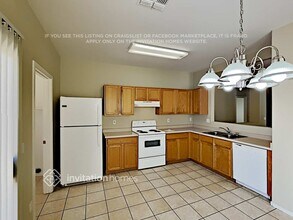 2352 E Hazeltine Way in Chandler, AZ - Foto de edificio - Building Photo