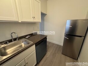 68 Woodstock Ave, Unit 4 in Boston, MA - Foto de edificio - Building Photo