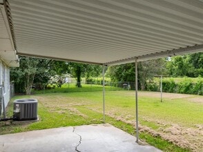 2112 Hillcrest Dr in Bay City, TX - Building Photo - Building Photo