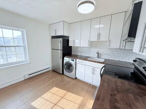 8 Wardwell St in Stamford, CT - Building Photo - Building Photo