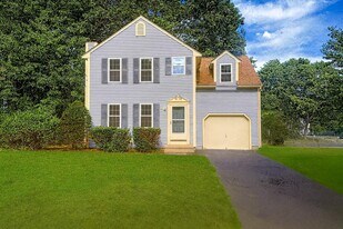 5 Cabernet Ct in Nashua, NH - Building Photo