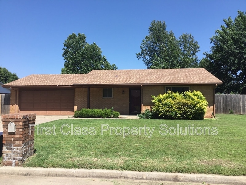 2807 S Estate Dr in El Reno, OK - Building Photo
