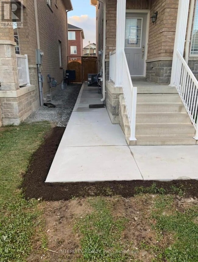 10 Hopkins Cres in Bradford West Gwillimbury, ON - Building Photo - Building Photo