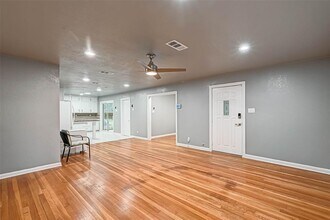 1905 Coulcrest Dr in Houston, TX - Building Photo - Building Photo