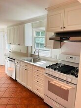 71 Elinor Rd in Newton, MA - Building Photo - Building Photo