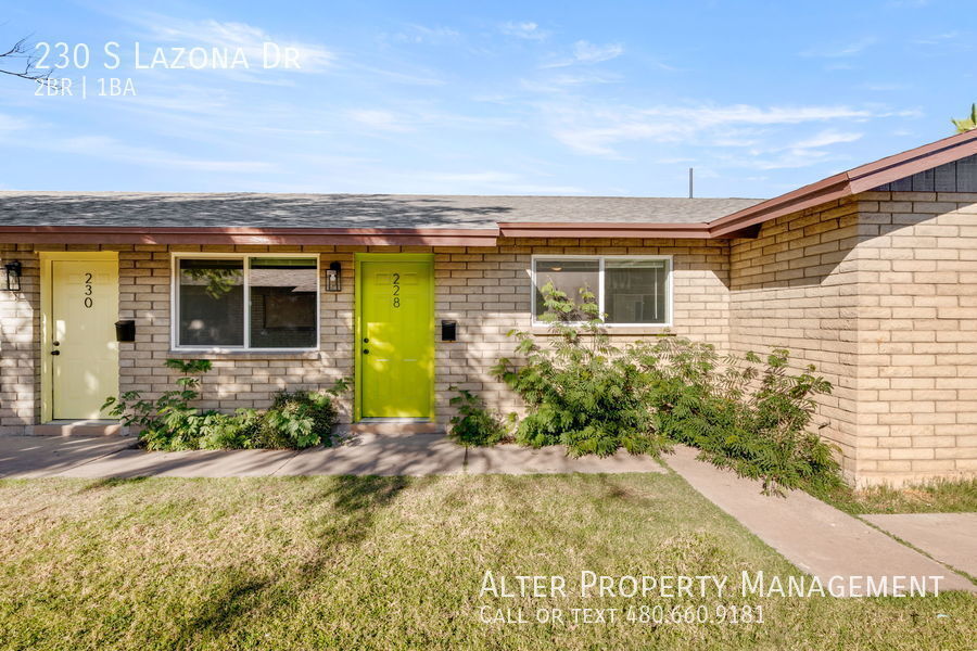 230 S Lazona Dr in Mesa, AZ - Foto de edificio