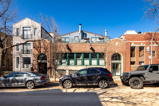 1140 W Cornelia Ave in Chicago, IL - Foto de edificio - Building Photo