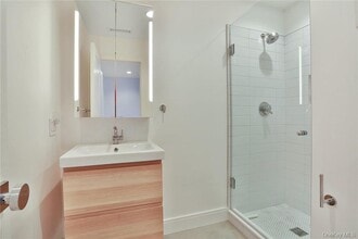 59 Lockwood Rd in Scarsdale, NY - Building Photo - Building Photo