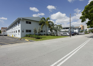 Waterview Apartments in North Miami, FL - Building Photo - Building Photo