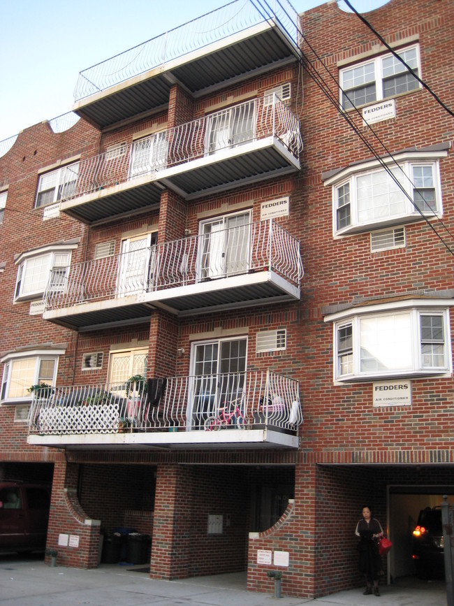 37-42 108th St in Corona, NY - Building Photo - Building Photo