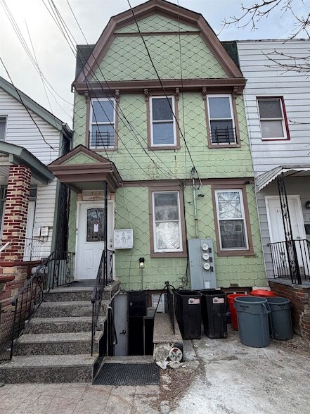 property at 419 4th St